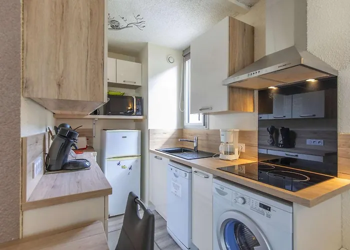 Cosy 4 Pers. Avec Loggia, Parking Et Equipement Complet, A Deux Pas Du Centre De - Fr-1-401-78 아파트